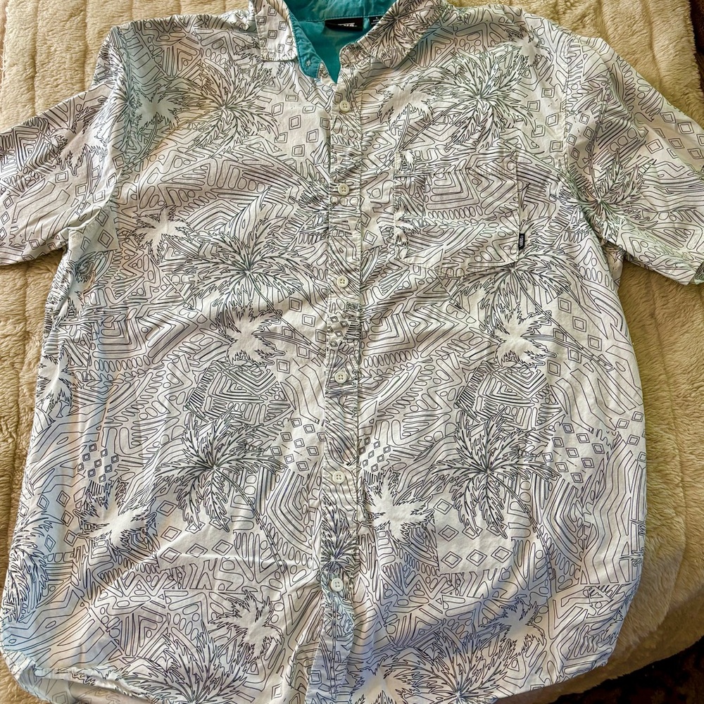 Vans White Button-Up Shirt with Teal Collar and Black Palm Print